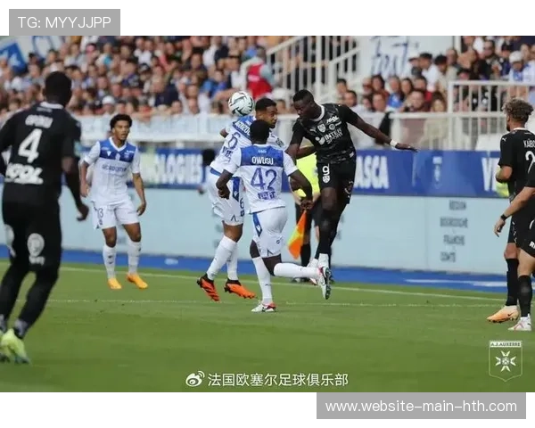 欧塞尔前锋希纳约科反击抽射，遗憾打高